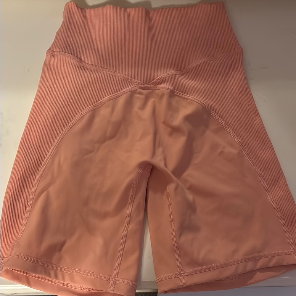 American Eagle peach biker shorts